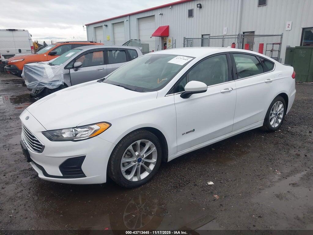 3FA6P0LU5KR207769 2019 FORD FUSION HYBRID photo no. 2