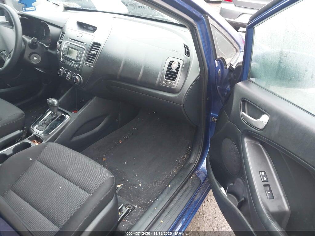 3KPFK4A71HE041635 2017 KIA FORTE photo no. 5