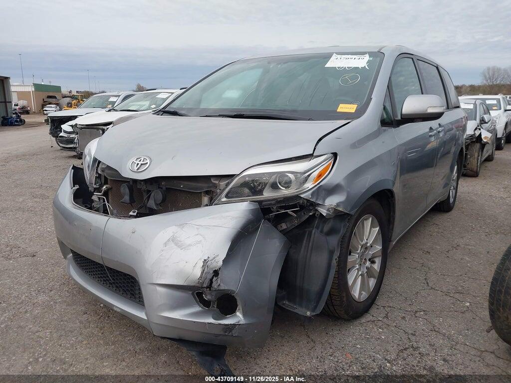 5TDDK3DC7FS116044 2015 TOYOTA SIENNA photo no. 2