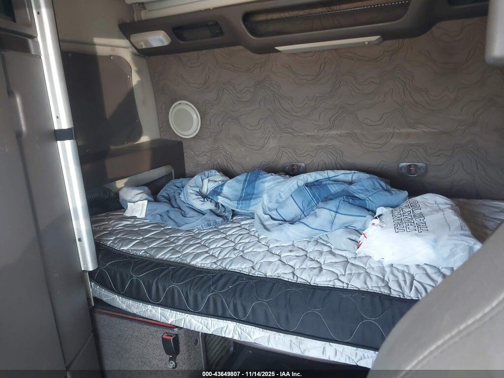 4V4NC9EH7GN959073 2016 VOLVO VN photo no. 6