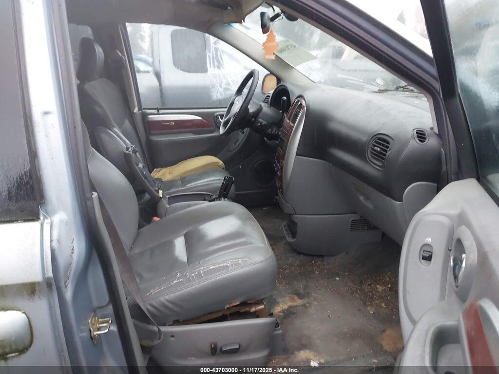 2C8GP64L45R244313 2005 CHRYSLER TOWN & COUNTRY photo no. 5