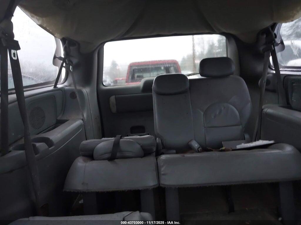 2C8GP64L45R244313 2005 CHRYSLER TOWN & COUNTRY photo no. 8