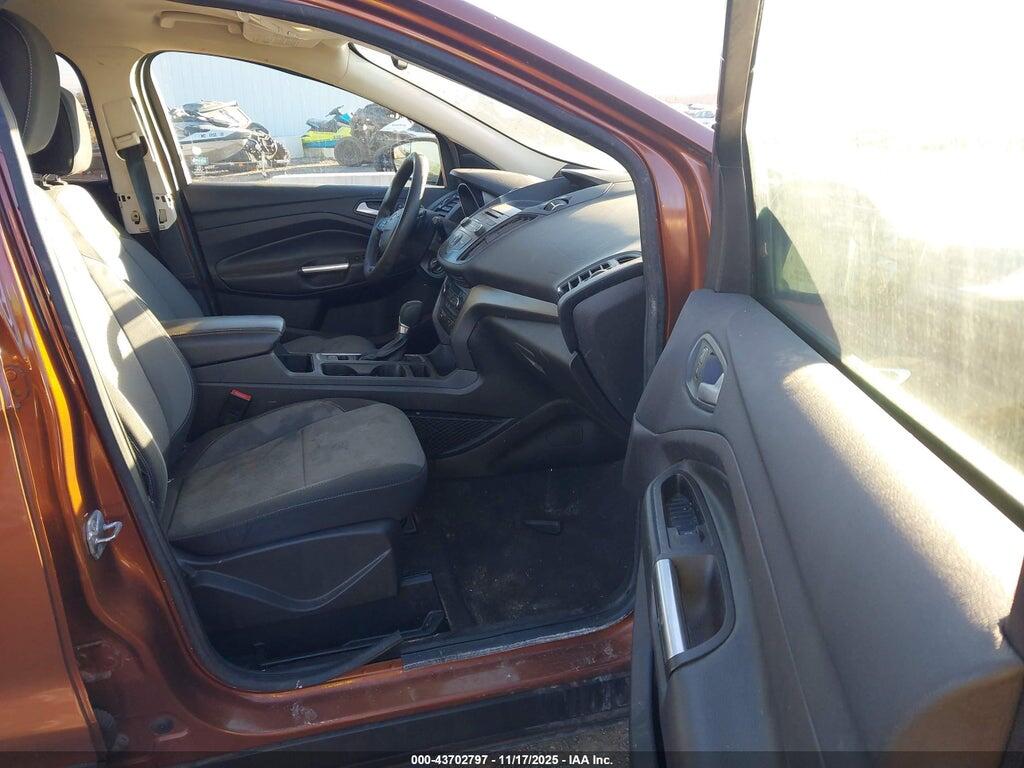 1FMCU0GD5HUC76457 2017 FORD ESCAPE photo no. 5