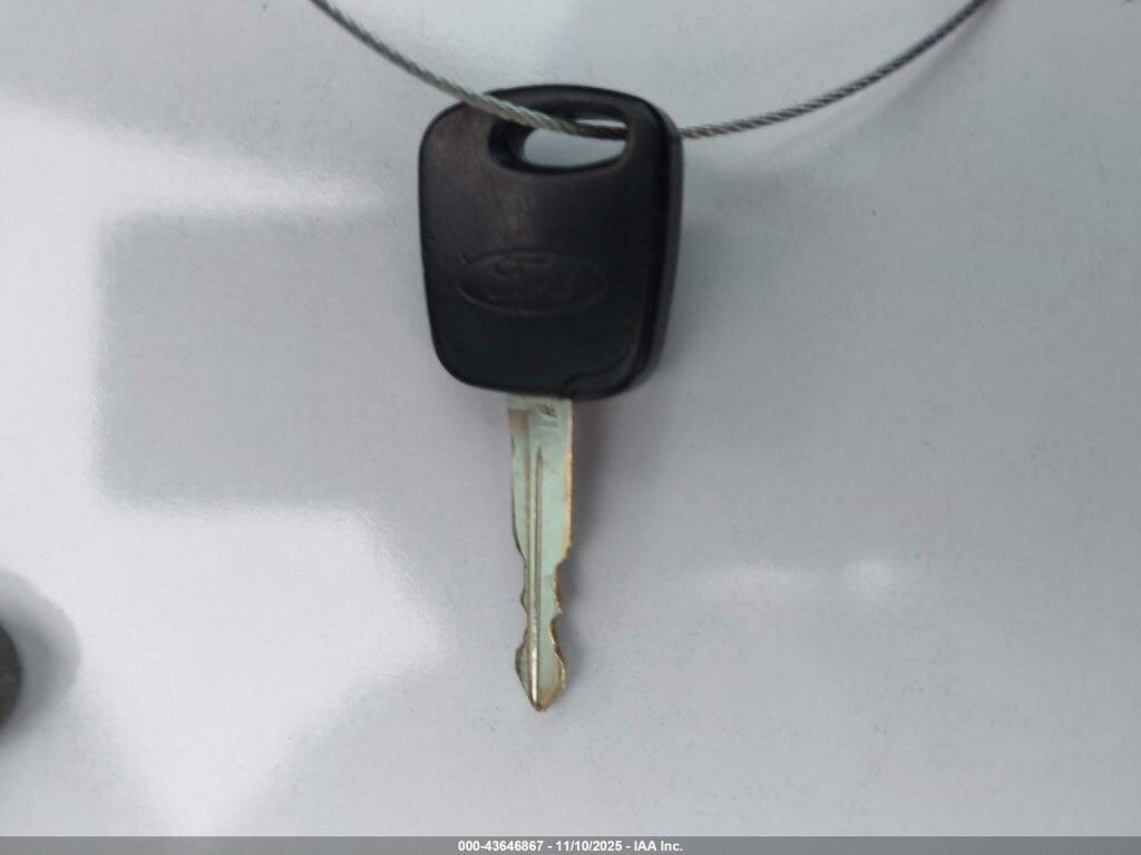 1FAFP34354W183111 2004 FORD FOCUS photo no. 11