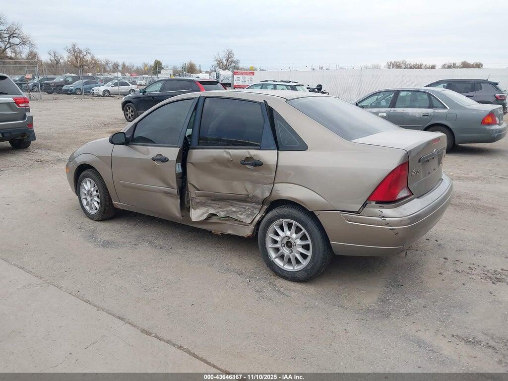1FAFP34354W183111 2004 FORD FOCUS photo no. 3
