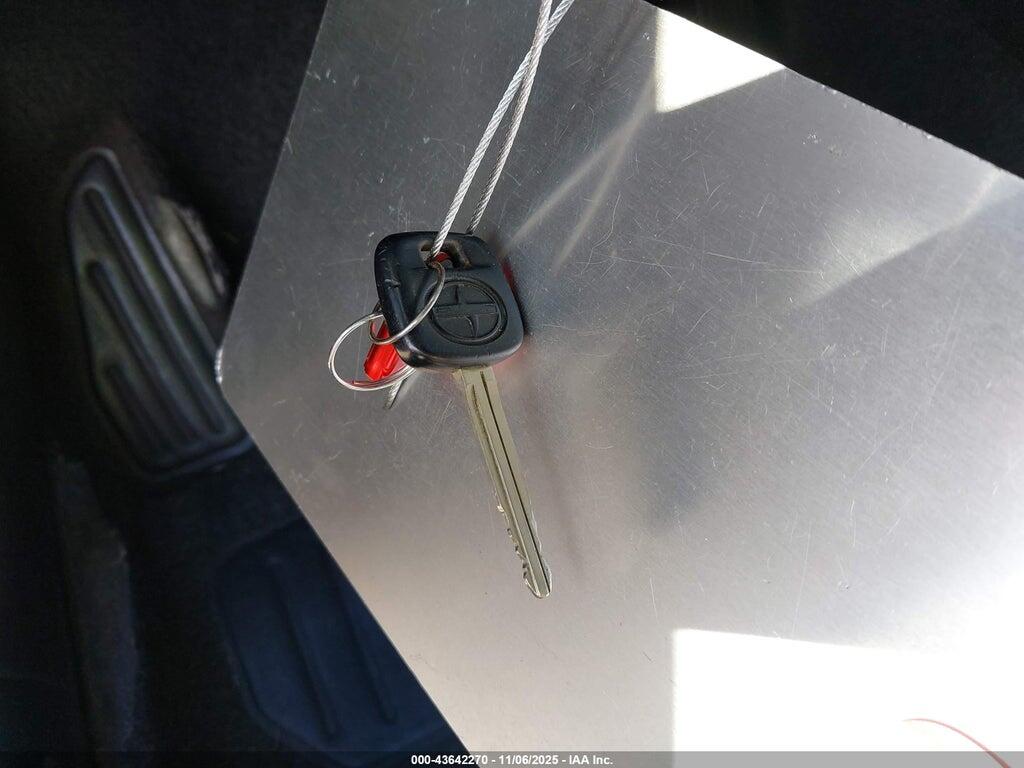 JTLKT324450196196 2005 SCION XB photo no. 11