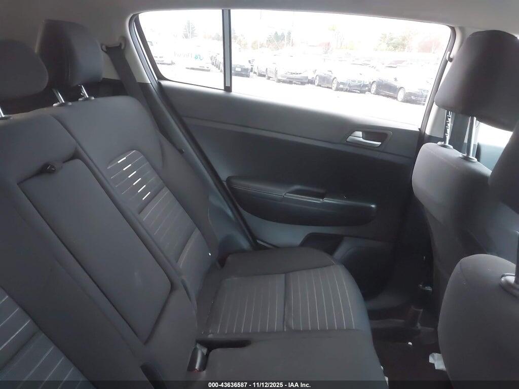 KNDPMCAC7H7261187 2017 KIA SPORTAGE photo no. 8