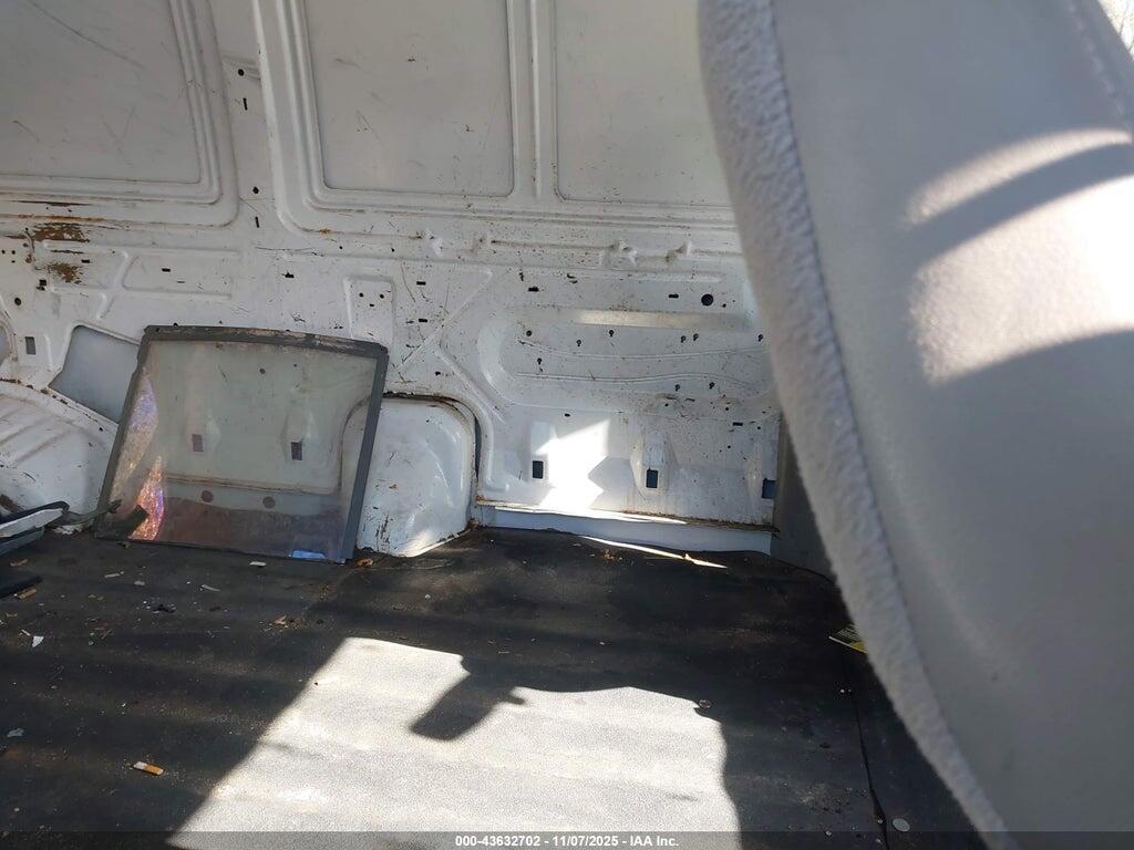 1FTSE34L11HB25656 2001 FORD E-350 SUPER DUTY photo no. 8