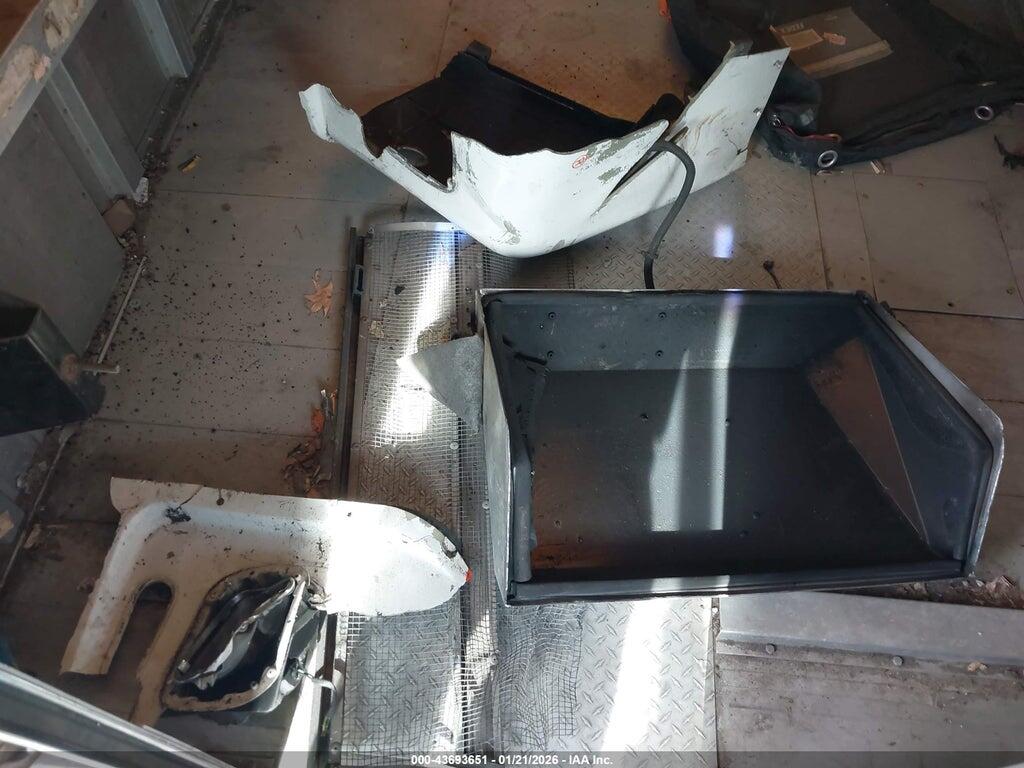 4UZA4FF4XWC902633 1998 FREIGHTLINER CHASSIS photo no. 11