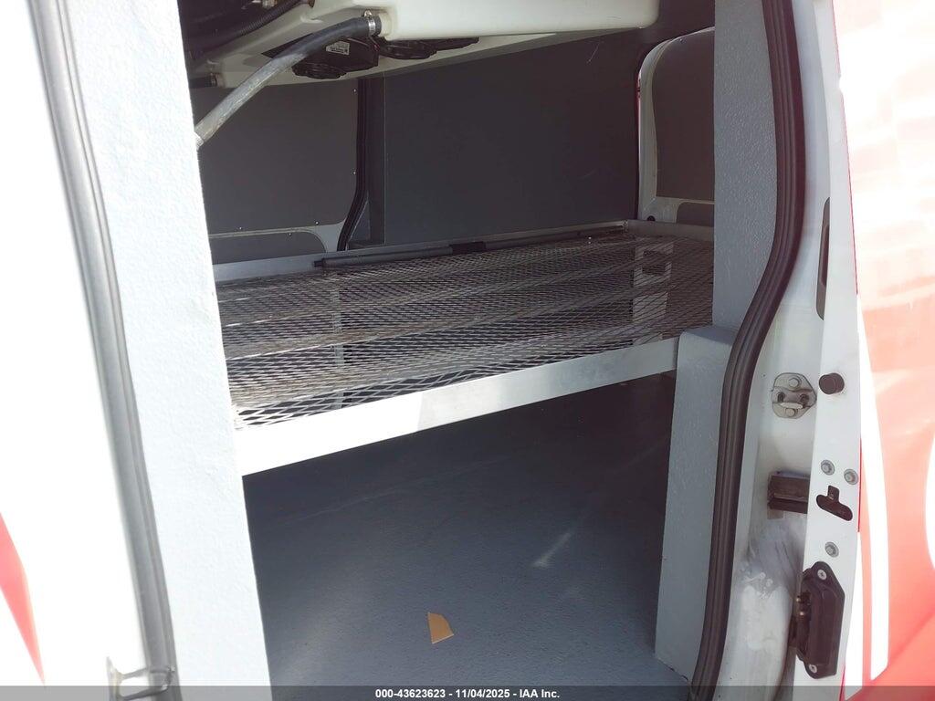 3N6CM0KN1JK698068 2018 NISSAN NV200 photo no. 8