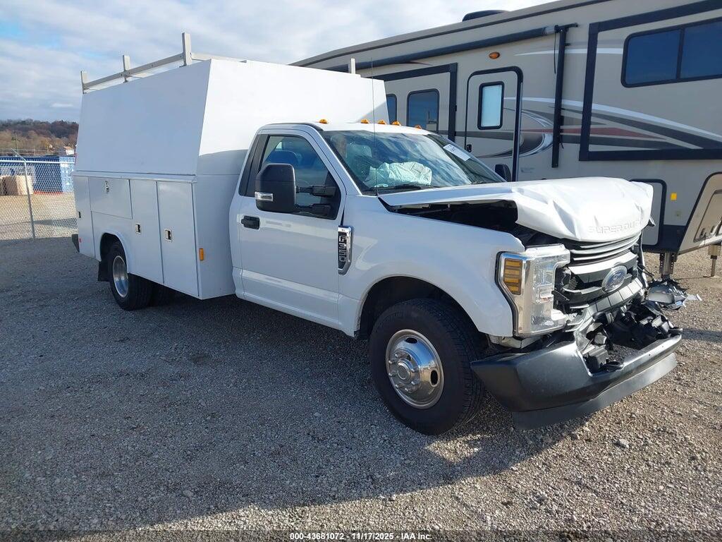 1FDRF3G60KEF74875 2019 FORD F-350 CHASSIS photo no. 1