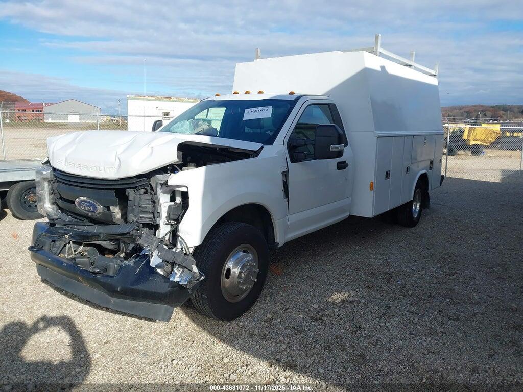 1FDRF3G60KEF74875 2019 FORD F-350 CHASSIS photo no. 2