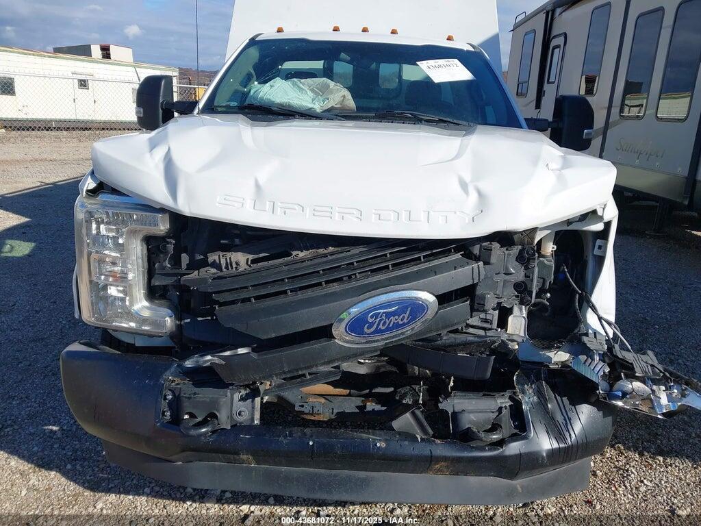 1FDRF3G60KEF74875 2019 FORD F-350 CHASSIS photo no. 6
