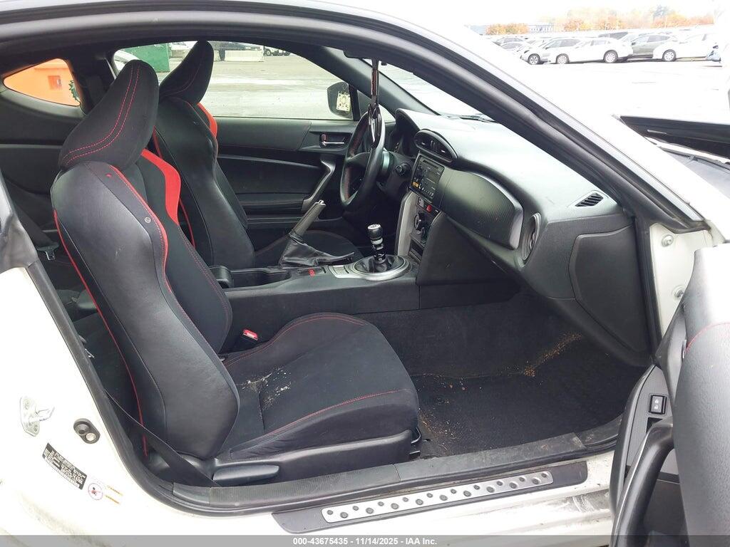 JF1ZNAA19D1724121 2013 SCION FR-S photo no. 5