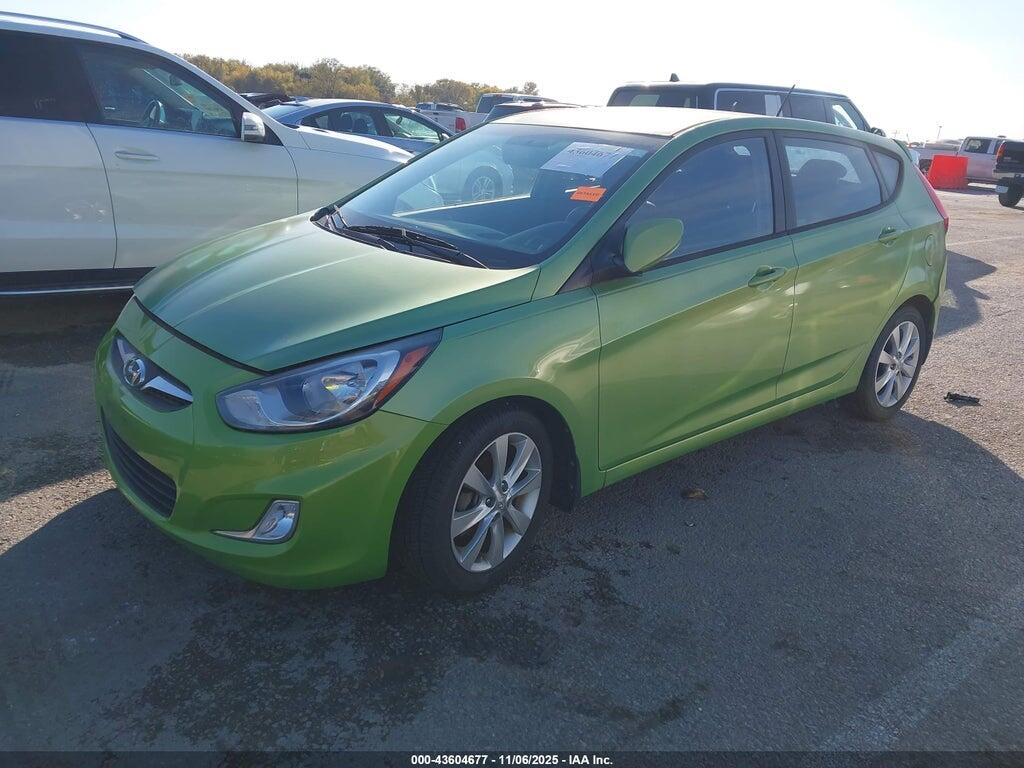 KMHCU5AE4DU076744 2013 HYUNDAI ACCENT photo no. 2