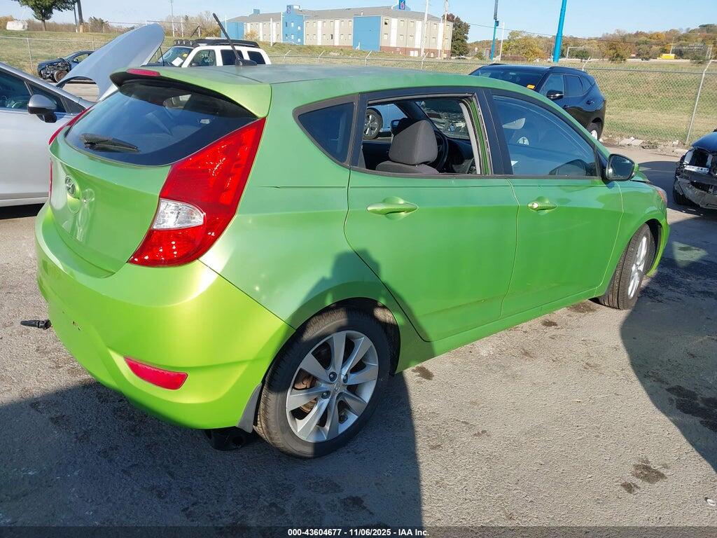 KMHCU5AE4DU076744 2013 HYUNDAI ACCENT photo no. 4