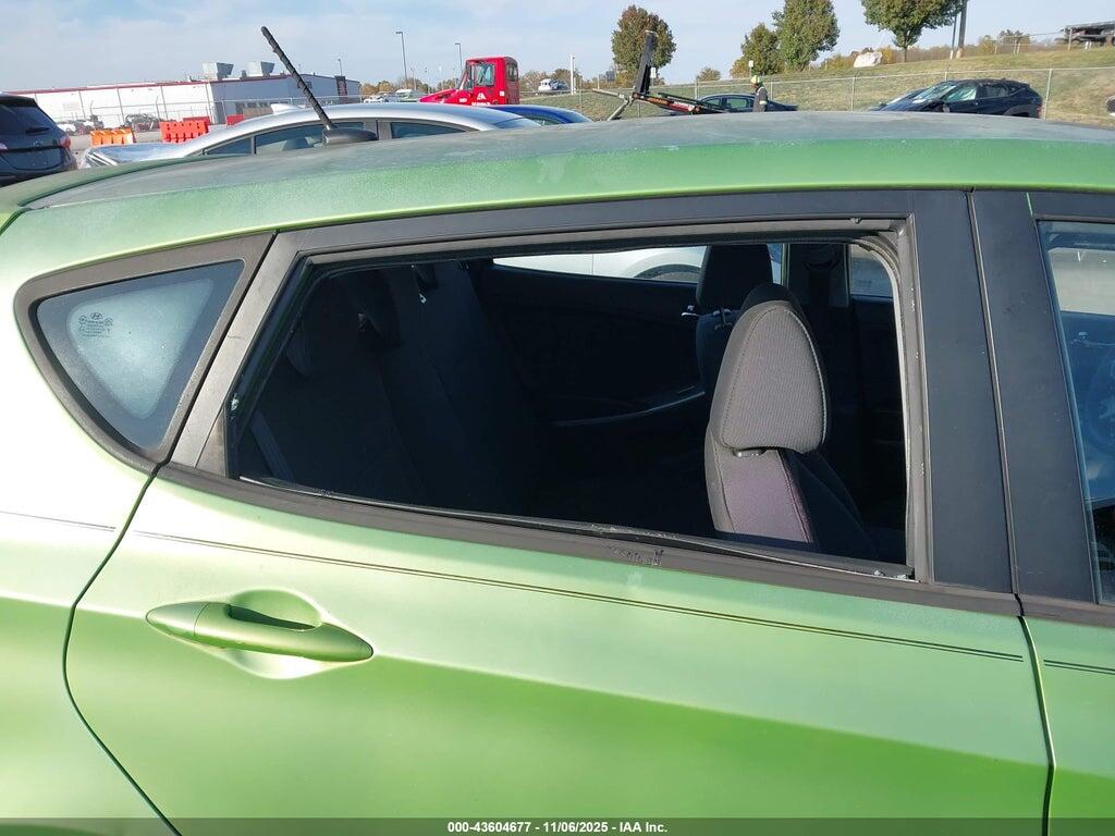 KMHCU5AE4DU076744 2013 HYUNDAI ACCENT photo no. 6