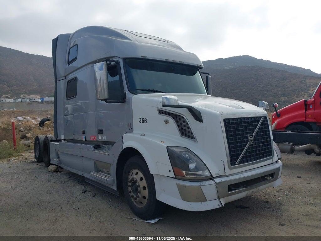 4V4NC9EJ5JN895593 2018 VOLVO VNL photo no. 1