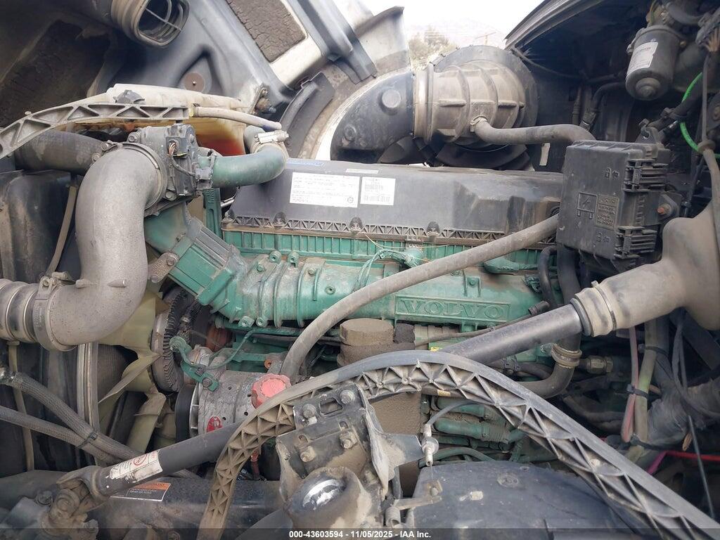 4V4NC9EJ5JN895593 2018 VOLVO VNL photo no. 10