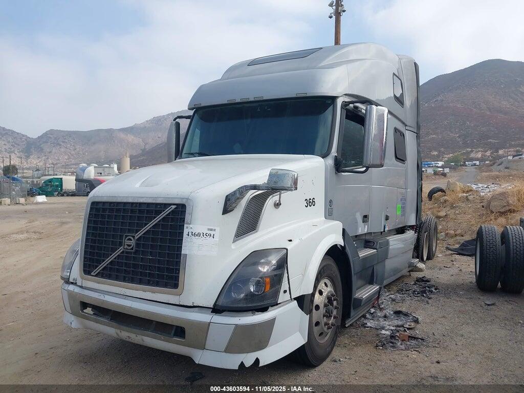 4V4NC9EJ5JN895593 2018 VOLVO VNL photo no. 2