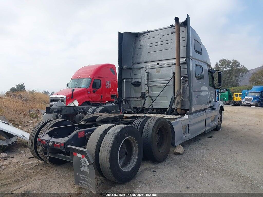 4V4NC9EJ5JN895593 2018 VOLVO VNL photo no. 4