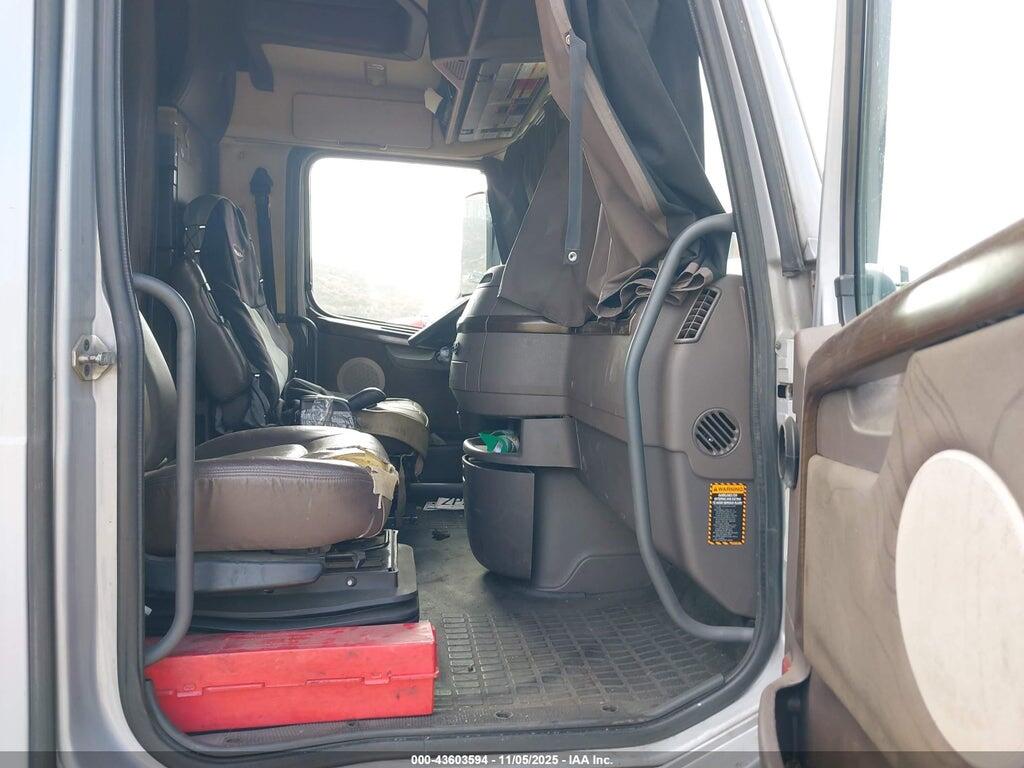4V4NC9EJ5JN895593 2018 VOLVO VNL photo no. 5