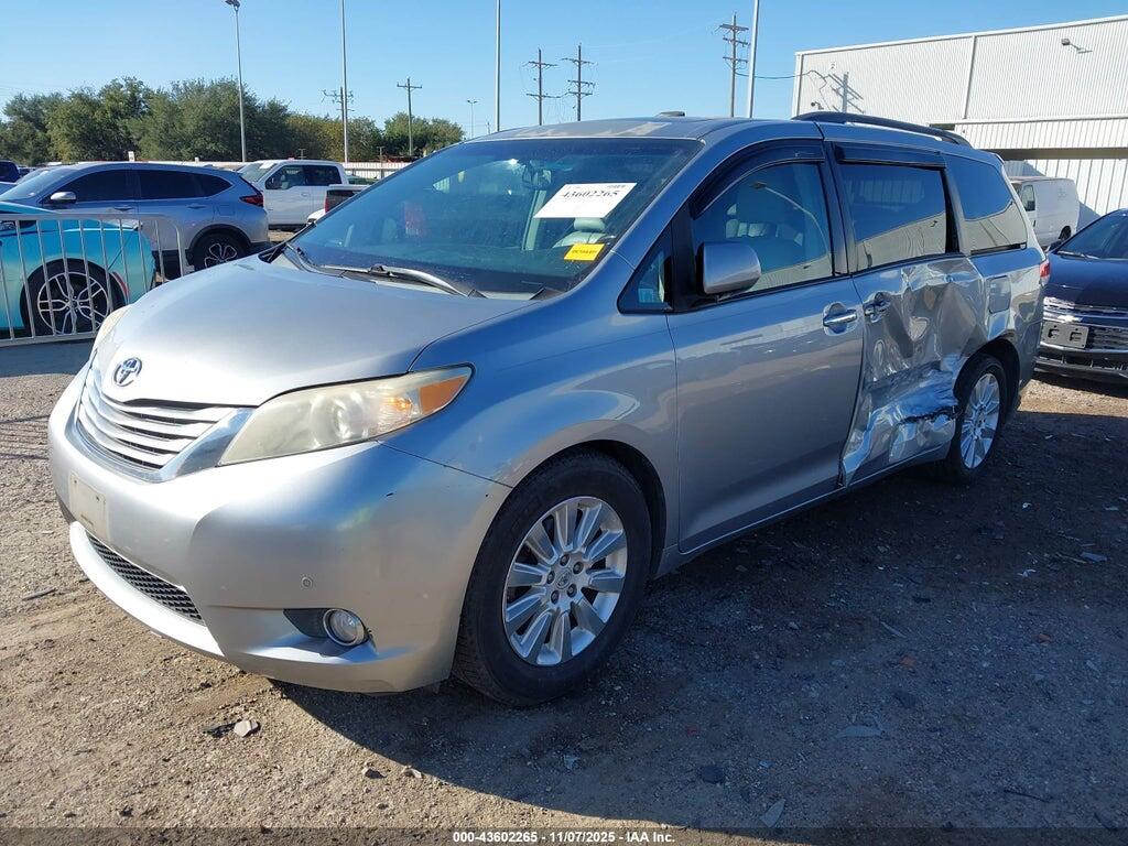5TDYK3DC8BS160713 2011 TOYOTA SIENNA photo no. 2