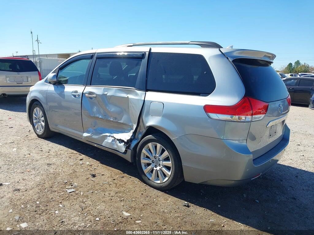 5TDYK3DC8BS160713 2011 TOYOTA SIENNA photo no. 3