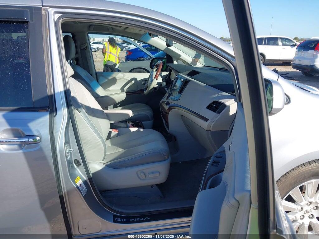 5TDYK3DC8BS160713 2011 TOYOTA SIENNA photo no. 5