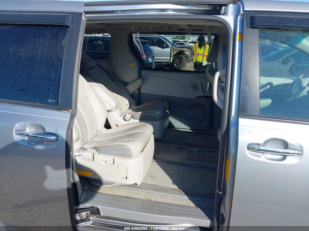 5TDYK3DC8BS160713 2011 TOYOTA SIENNA photo no. 8