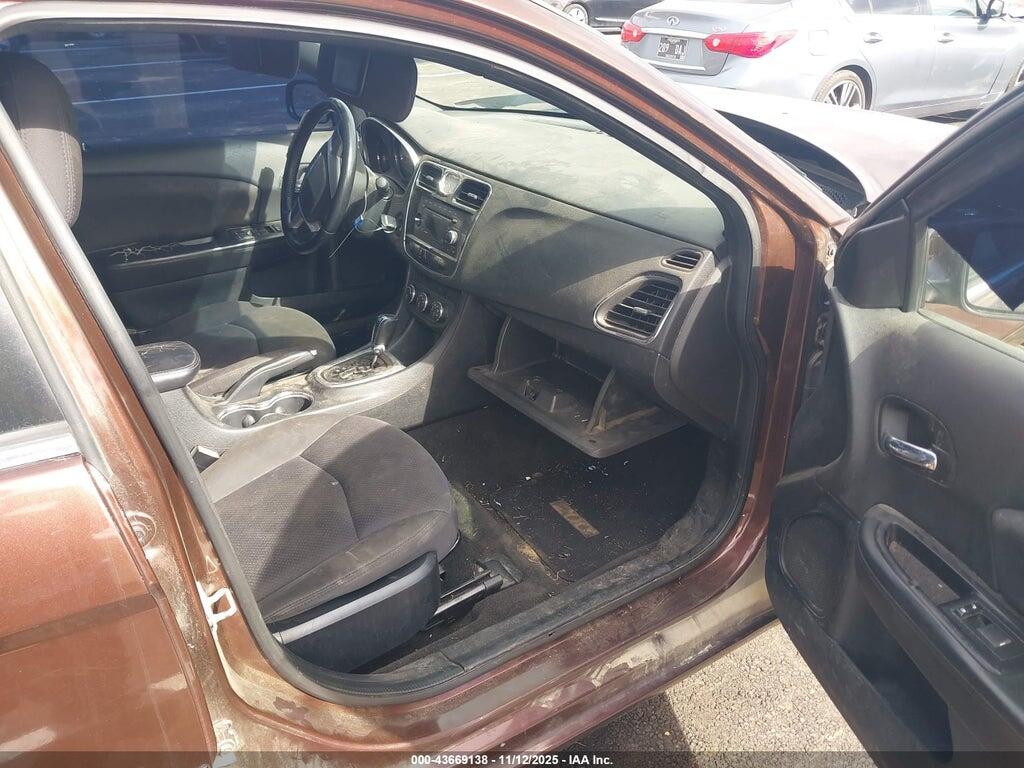 1C3CCBBGXDN659257 2013 CHRYSLER 200 photo no. 5