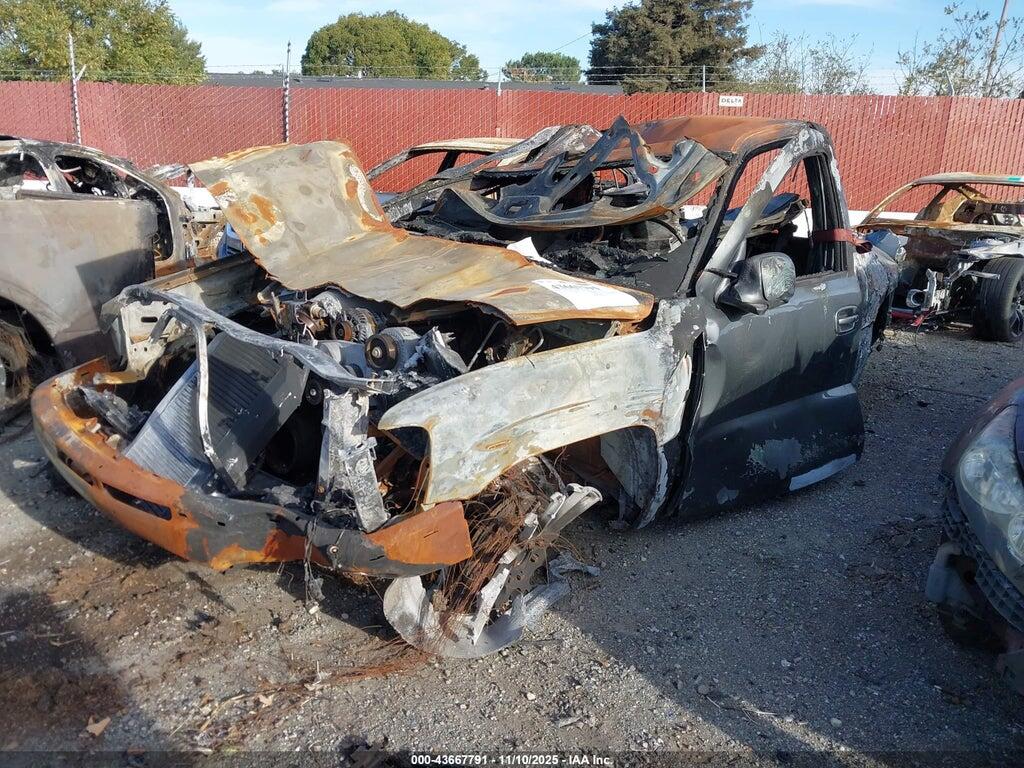 1GCEC14W3YZ258019 2000 CHEVROLET SILVERADO 1500 photo no. 2