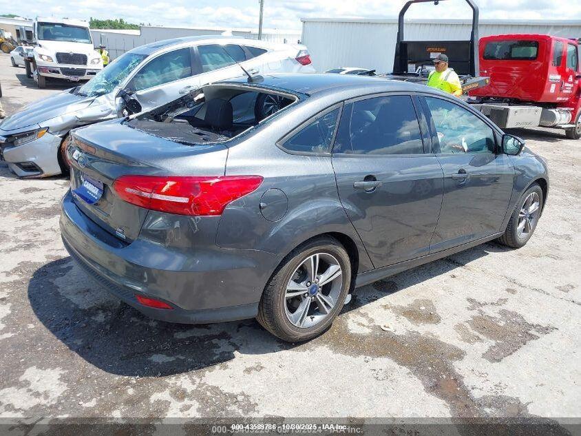 1FADP3FE8JL204858 2018 FORD FOCUS photo no. 4