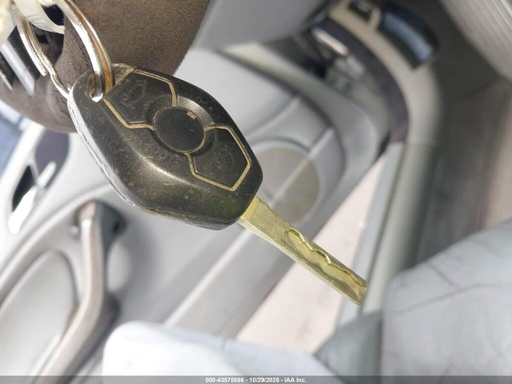 WBABS33481JY40880 2001 BMW 325CI photo no. 11