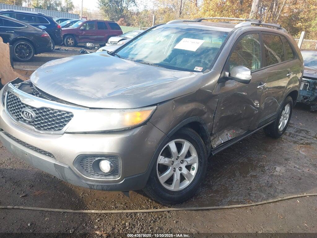 5XYKTCA19BG173635 2011 KIA SORENTO photo no. 2