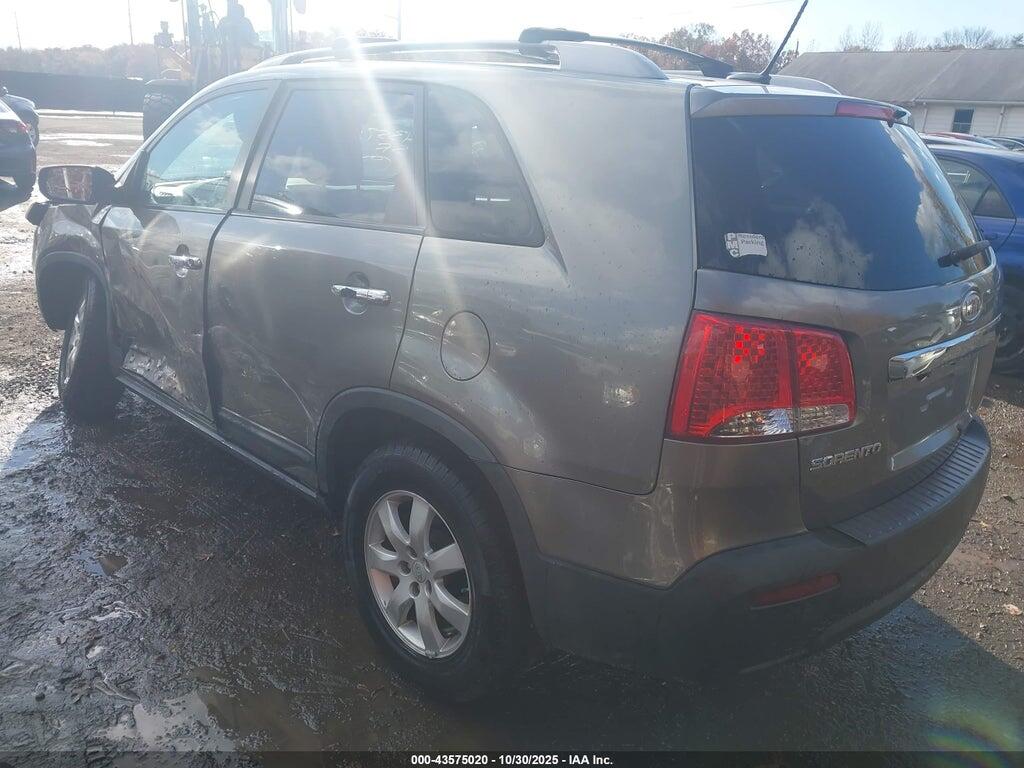 5XYKTCA19BG173635 2011 KIA SORENTO photo no. 3
