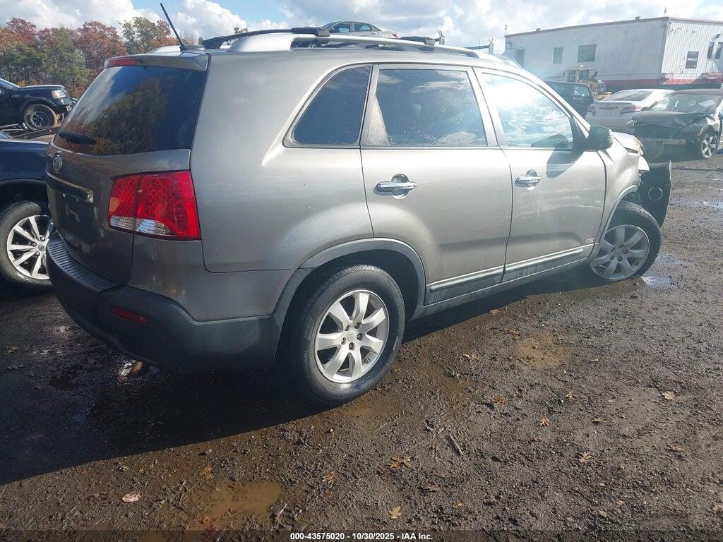 5XYKTCA19BG173635 2011 KIA SORENTO photo no. 4