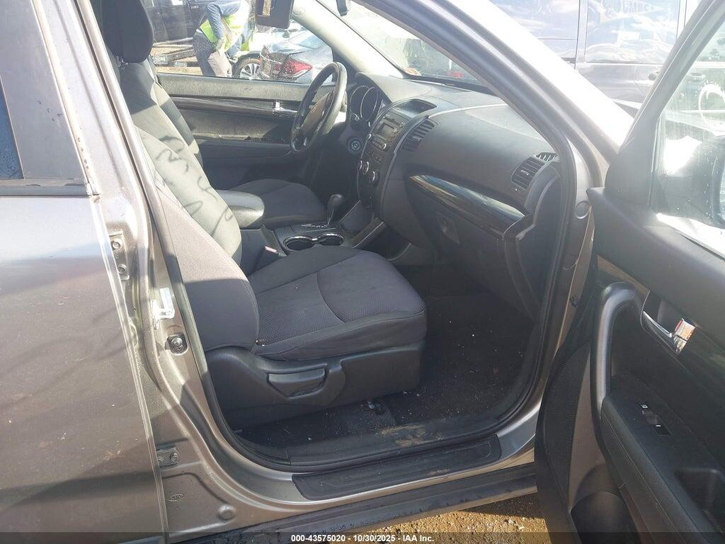 5XYKTCA19BG173635 2011 KIA SORENTO photo no. 5