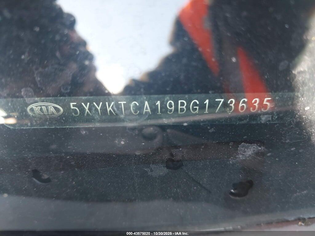 5XYKTCA19BG173635 2011 KIA SORENTO photo no. 9