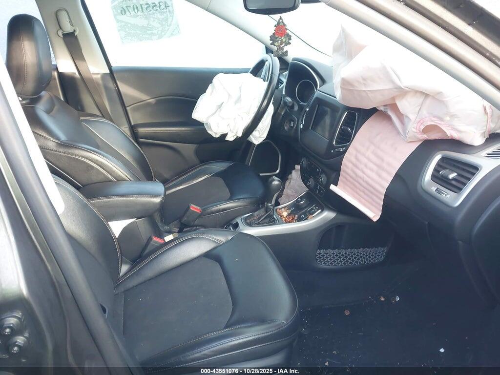 3C4NJDBB8JT366401 2018 JEEP COMPASS photo no. 5