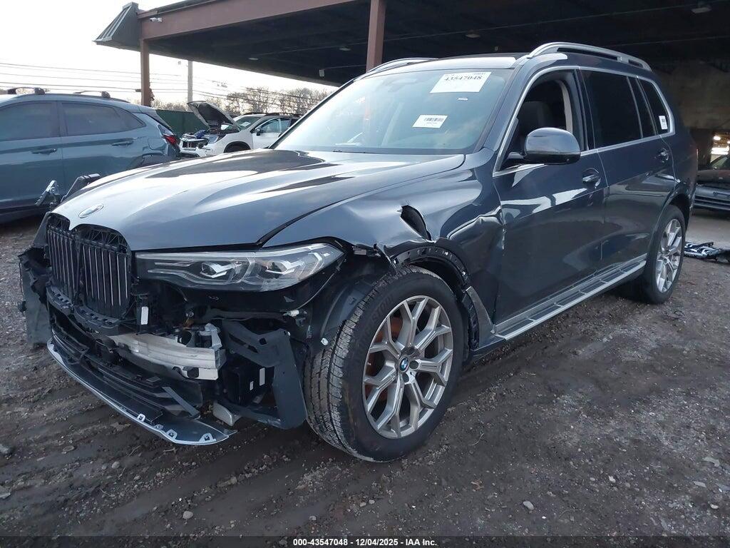 5UXCW2C06M9H76574 2021 BMW X7 photo no. 2