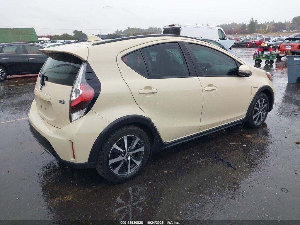 JTDKDTB3XJ1601594 2018 TOYOTA PRIUS C photo no. 4