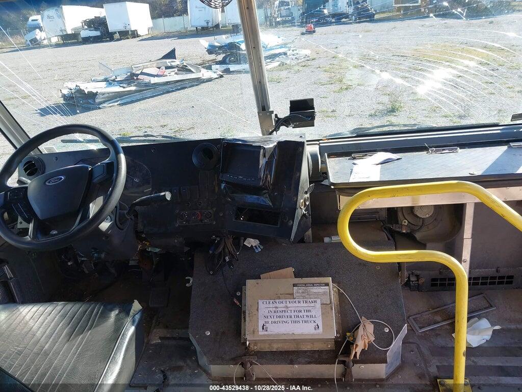 1F66F5KN6N0A02845 2022 FORD F-59 COMMERCIAL STRIPPED photo no. 6
