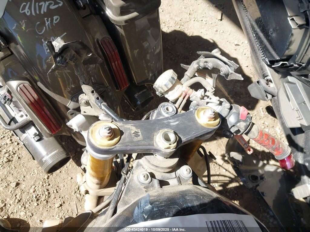 JS1GT75A742104425 2004 SUZUKI GSX-R1000 photo no. 7