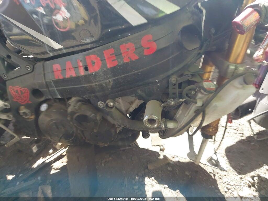 JS1GT75A742104425 2004 SUZUKI GSX-R1000 photo no. 8