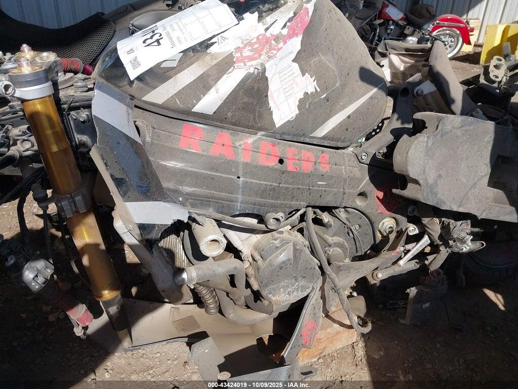 JS1GT75A742104425 2004 SUZUKI GSX-R1000 photo no. 9