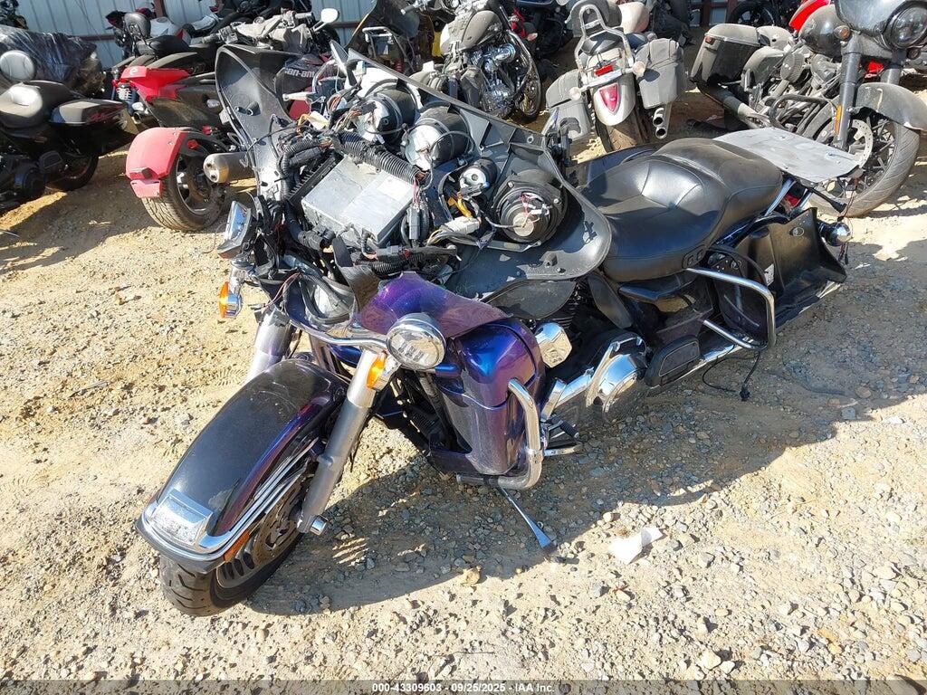 1HD1KEM16AB651779 2010 HARLEY-DAVIDSON FLHTK photo no. 2