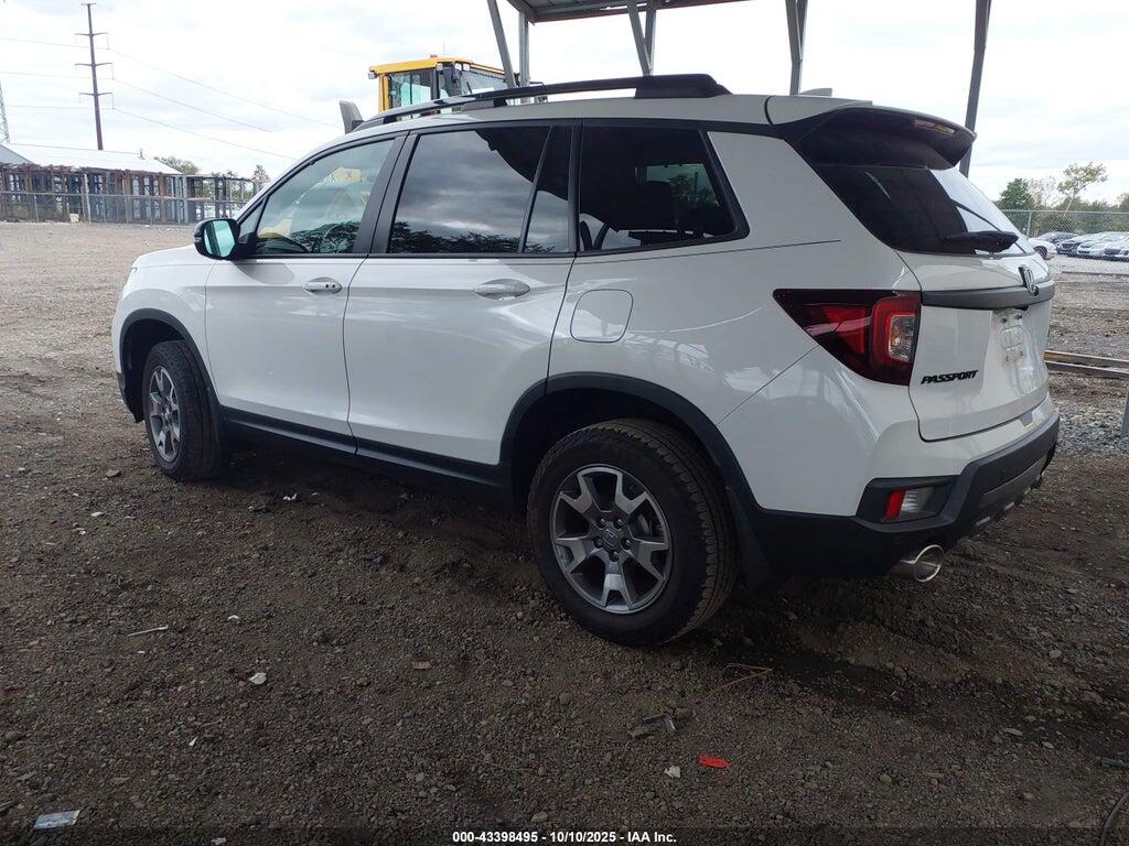 5FNYF8H68PB043229 2023 HONDA PASSPORT photo no. 3