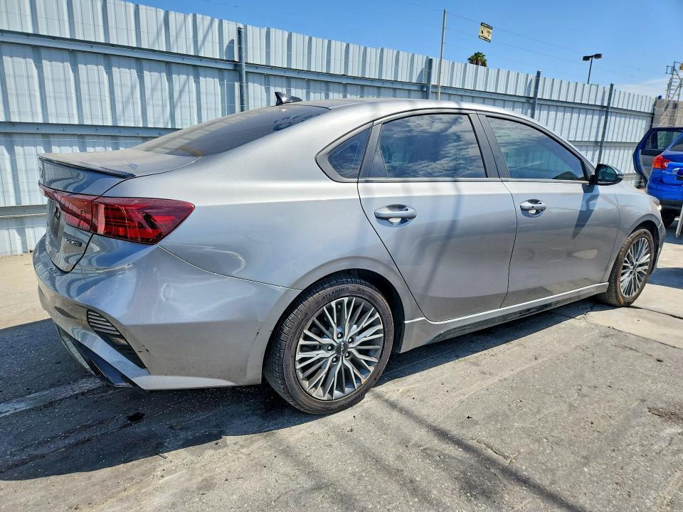 2022 KIA FORTE GT LINE — Фото 3 из 12