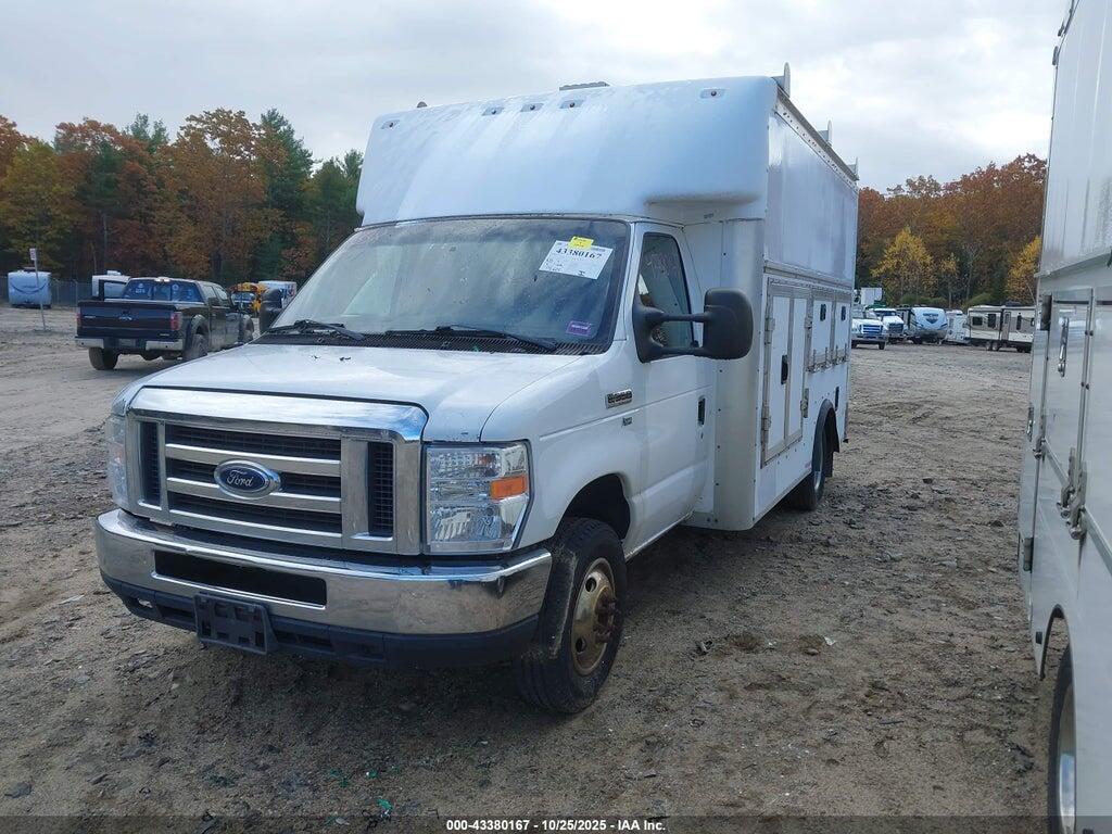 1FDWE3F64HDC66923 2017 FORD E-350 CUTAWAY photo no. 2